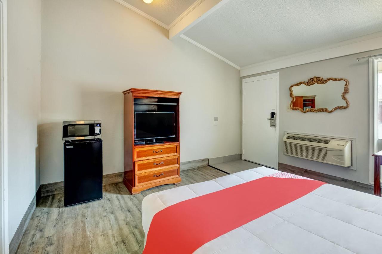 Oyo Hotel Lake Charles La I-10 Екстериор снимка