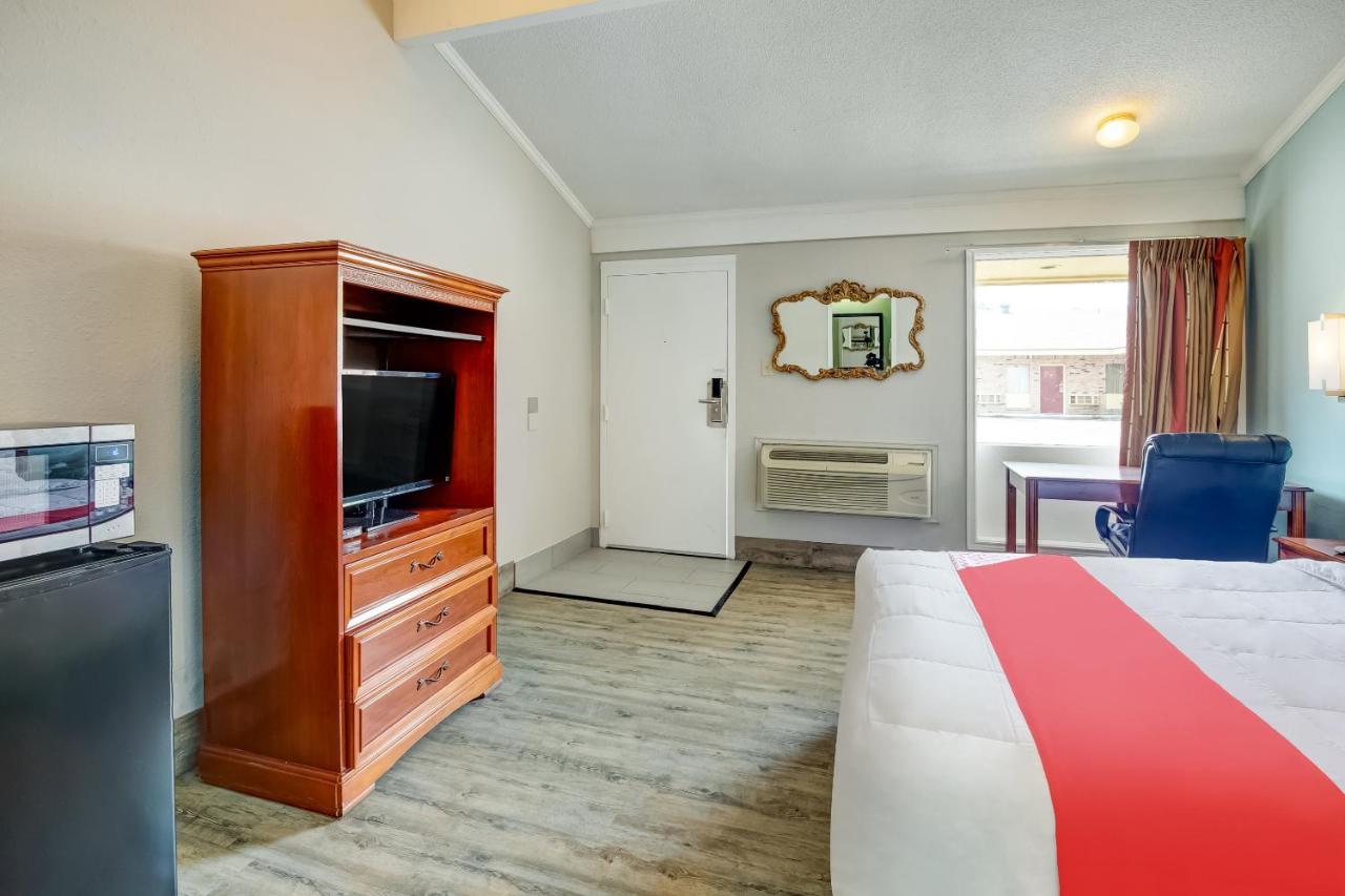 Oyo Hotel Lake Charles La I-10 Екстериор снимка