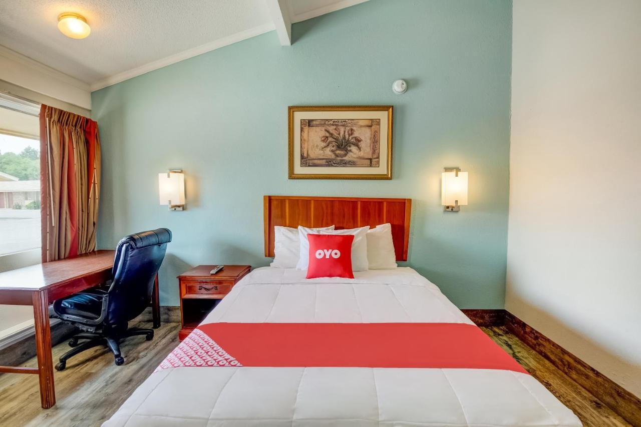 Oyo Hotel Lake Charles La I-10 Екстериор снимка