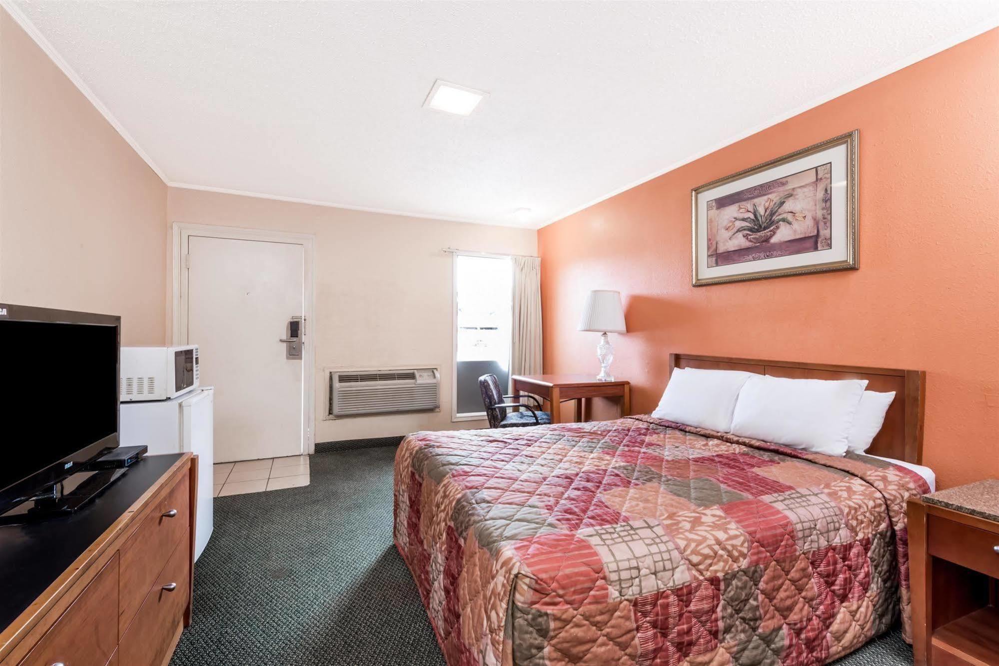 Oyo Hotel Lake Charles La I-10 Екстериор снимка