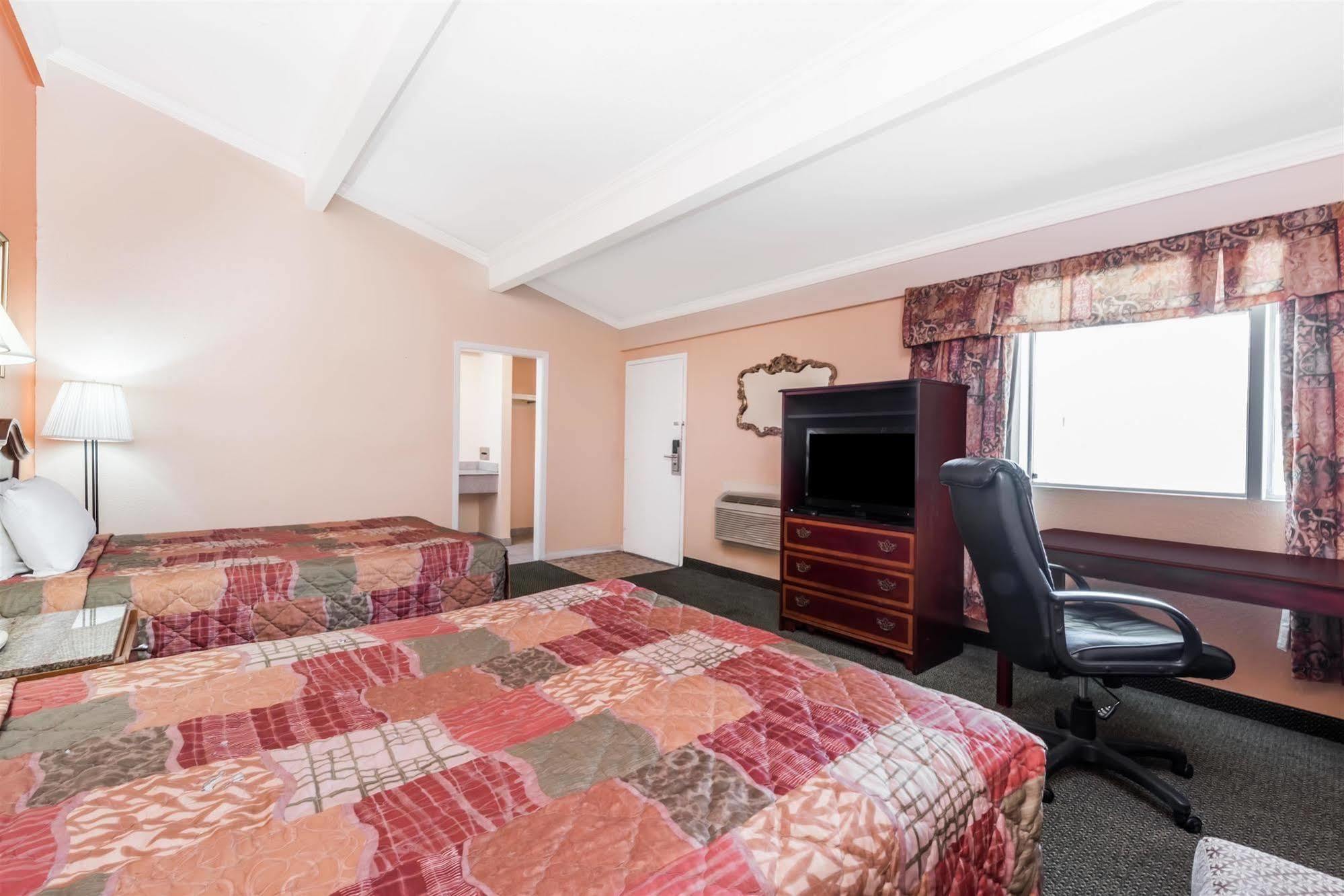 Oyo Hotel Lake Charles La I-10 Екстериор снимка