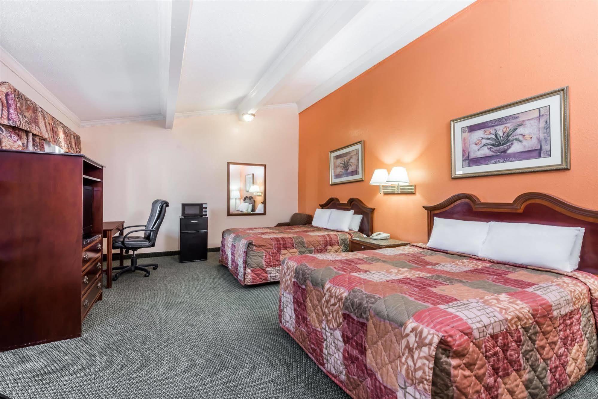 Oyo Hotel Lake Charles La I-10 Екстериор снимка